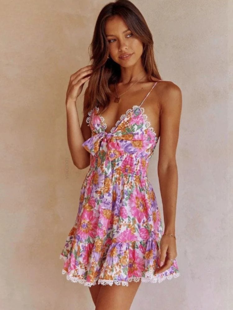 Robe courte fleurie été bohème décolleté sans manches violette rose pour plage ou soirée casual femme