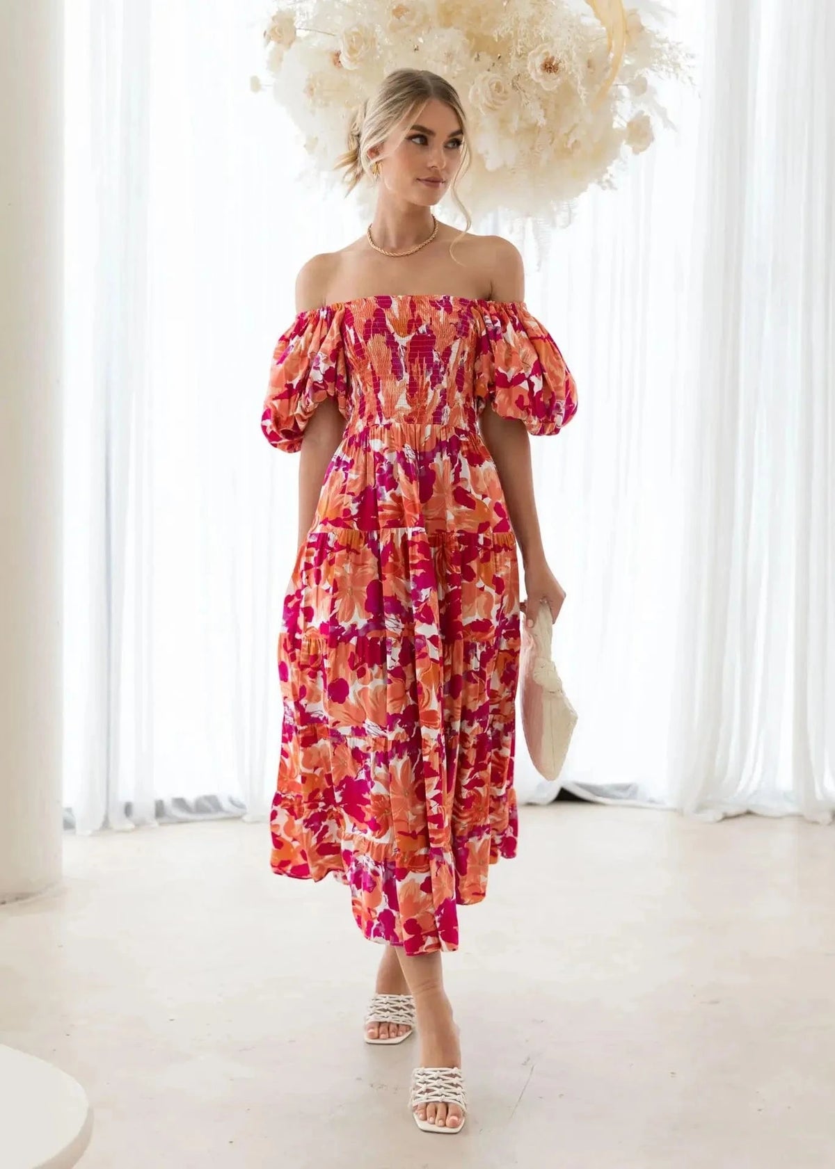robe fleurie midi épaules dénudées champêtre invitée mariage printemps silhouette trapèze élégante