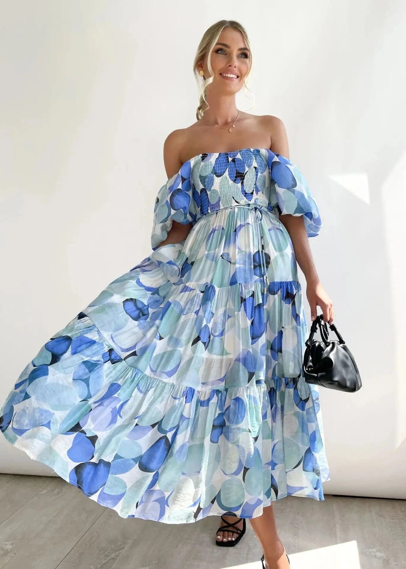 robe fleurie midi épaules dénudées parfaite pour un mariage estival bohème ou une soirée chic d'été