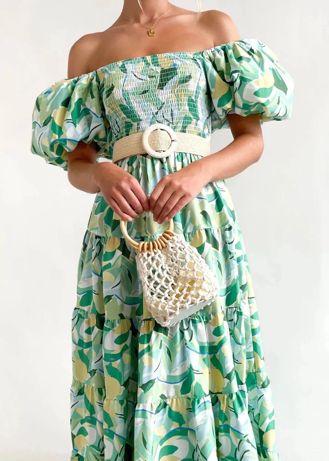 robe fleurie midi épaules dénudées pour mariage invité bohème chic d’été, style fluide et romantique