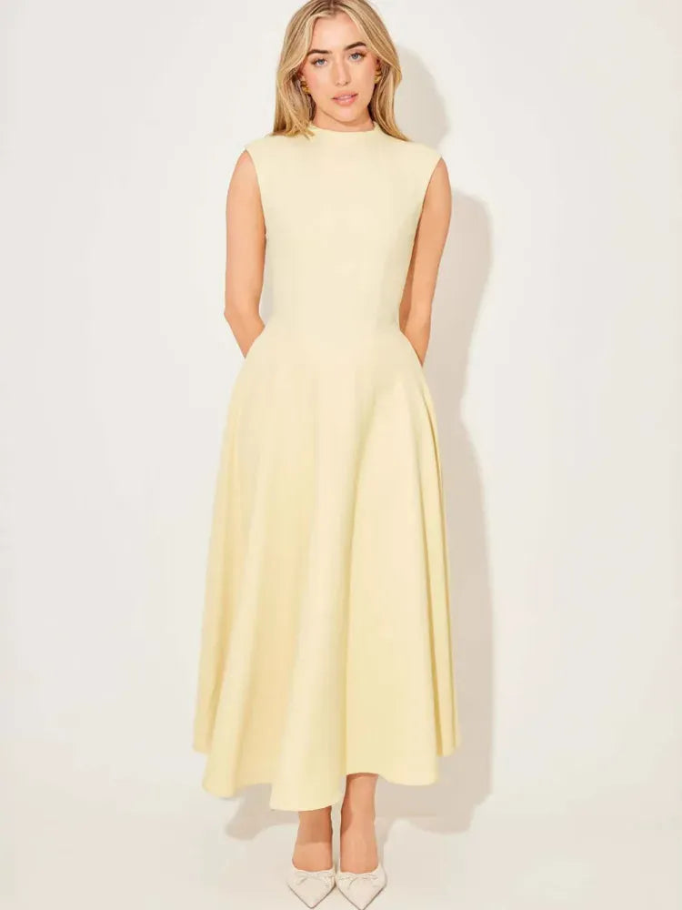 Robe habillée midi sans manches évasée