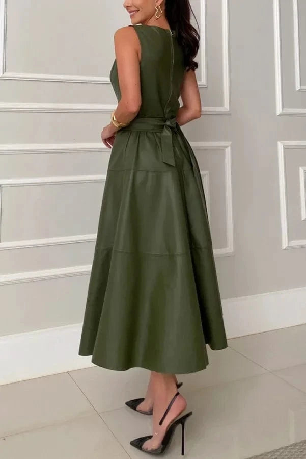 Robe de soirée chic verte midi sans manches élégante femme silhouette trapèze idéale mariage invité
