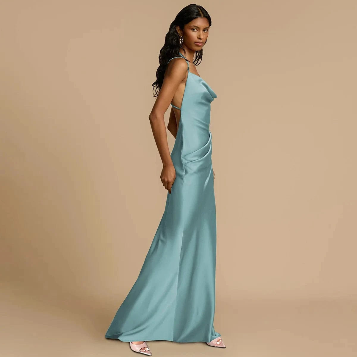 robe longue menthe pour mariage invitée chic en été, coupe trapèze fluide et sans manches