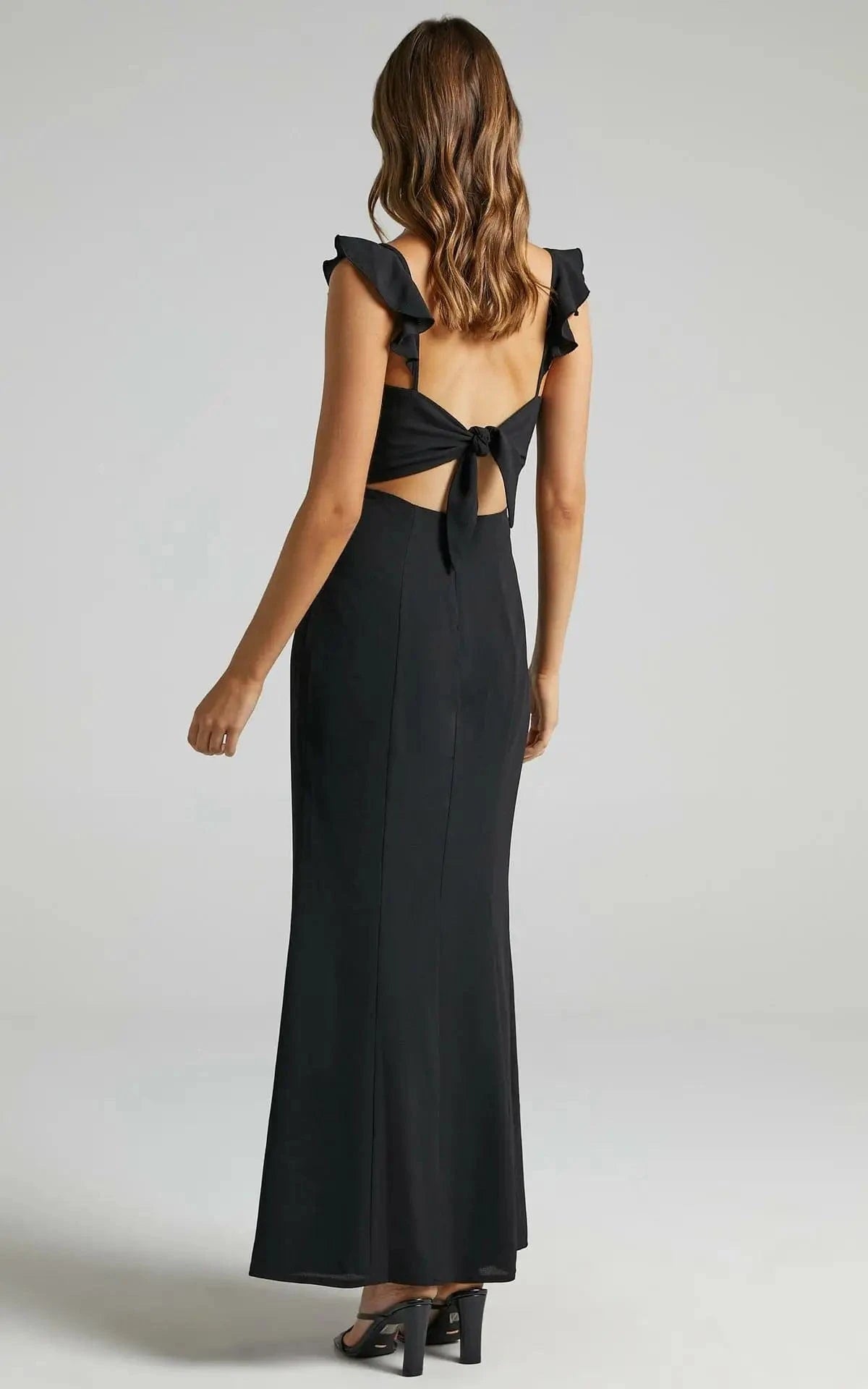 robe dos nu invitée mariage chic longue fluide verte élégante pour cérémonie estivale raffinée