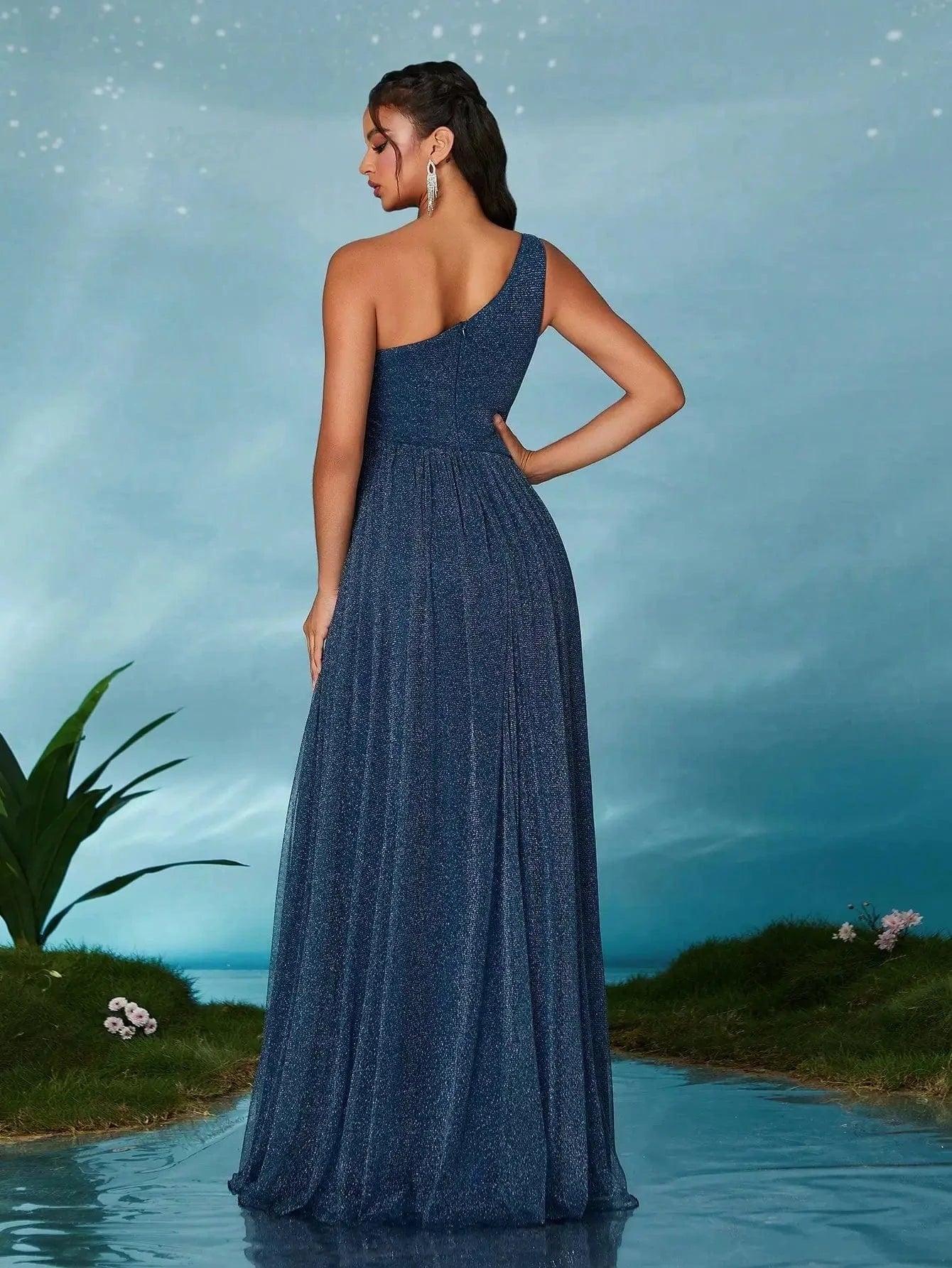 robe mariage invitée chic épaule dénudée longue fluide femme couleur champagne élégante