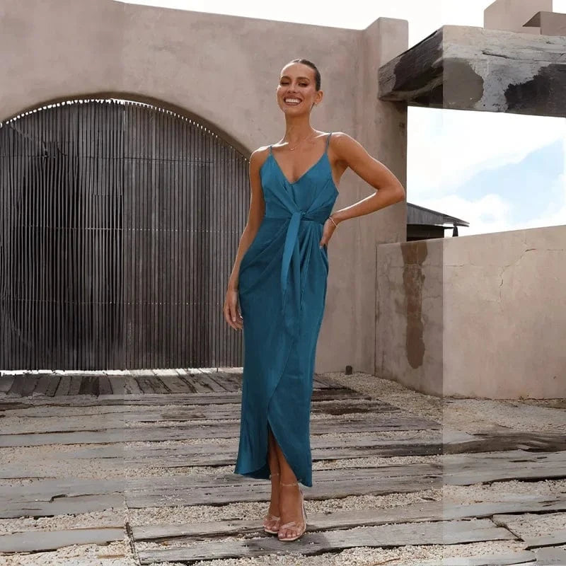 robe invitée mariage chic bleu canard fluide longue trapèze manches courtes décolleté élégant