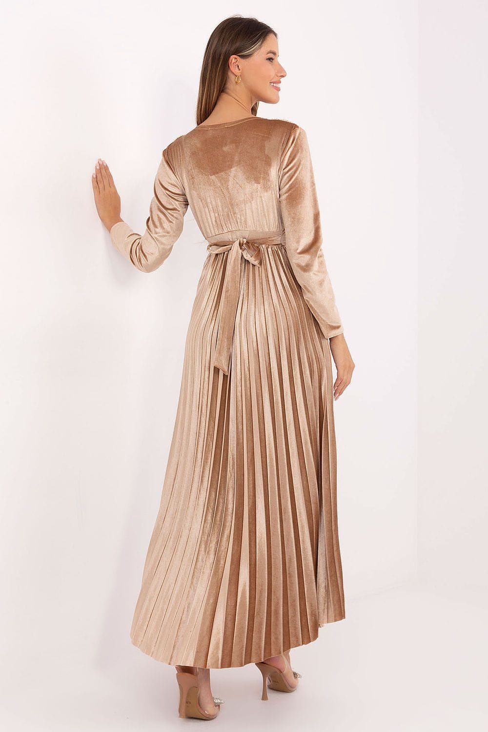 Robe longue plissée soirée chic dorée manches longues ceinture élégante pour évènement mariage invité