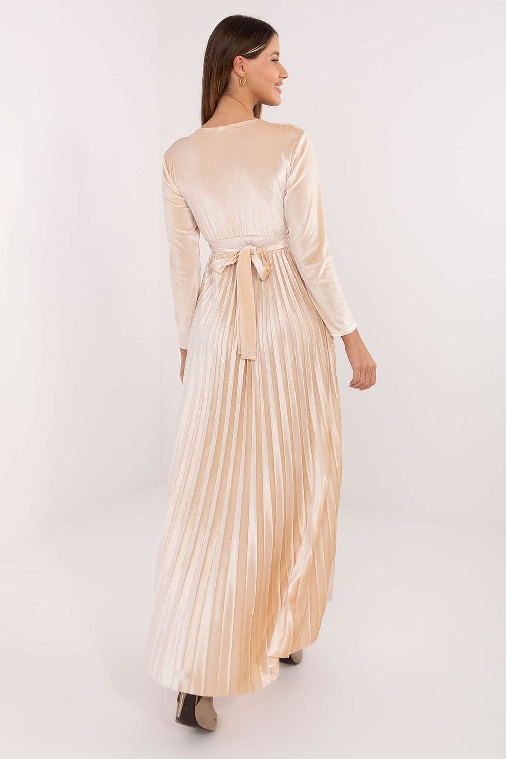 Robe longue champagne plissée manches longues chic mariage invitée élégante avec ceinture à nouer
