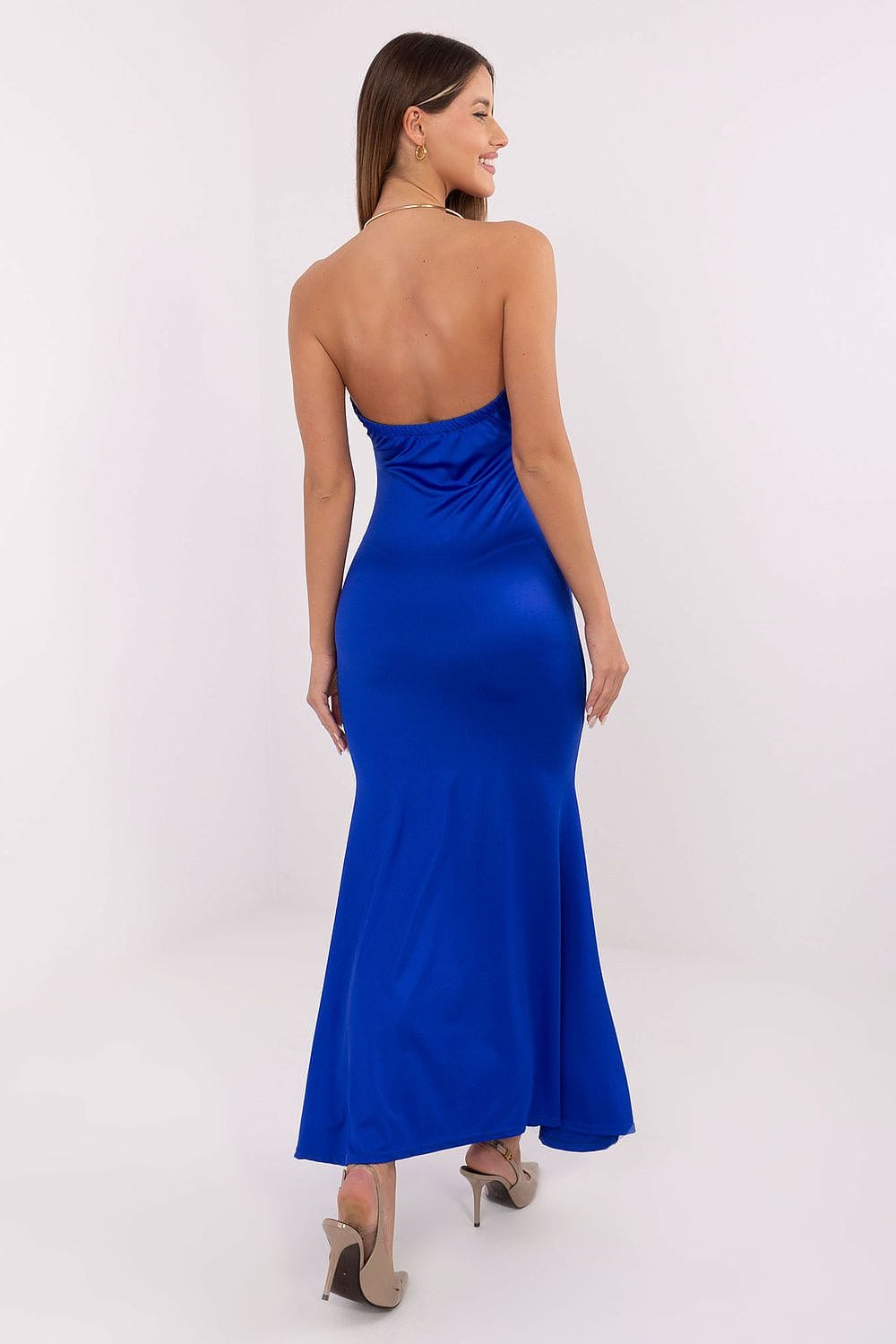 Robe de soirée chic longue dos nu bleue moulante en satin élégante pour mariage invité ou cocktail
