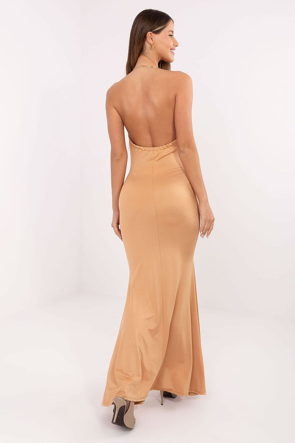 Robe de soirée dos nu longue dorée moulante élégante pour mariage invitée chic femme, tendance 2024