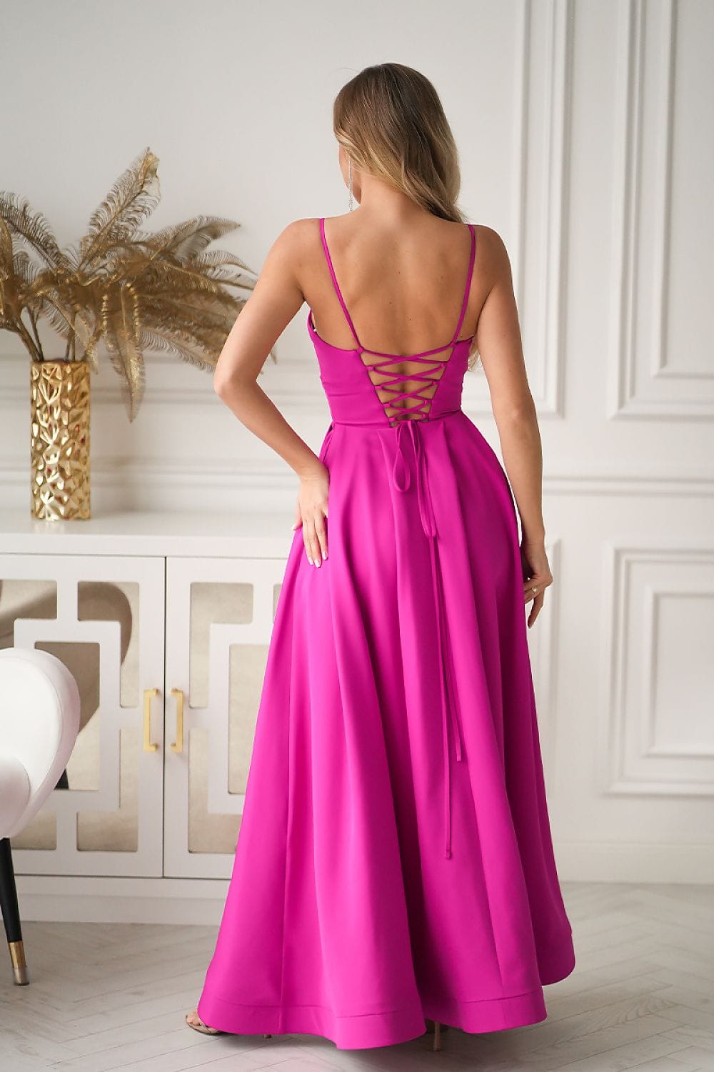 Robe de soirée dos nu longue fuchsia élégante style chic pour mariage invitée ou événement spécial