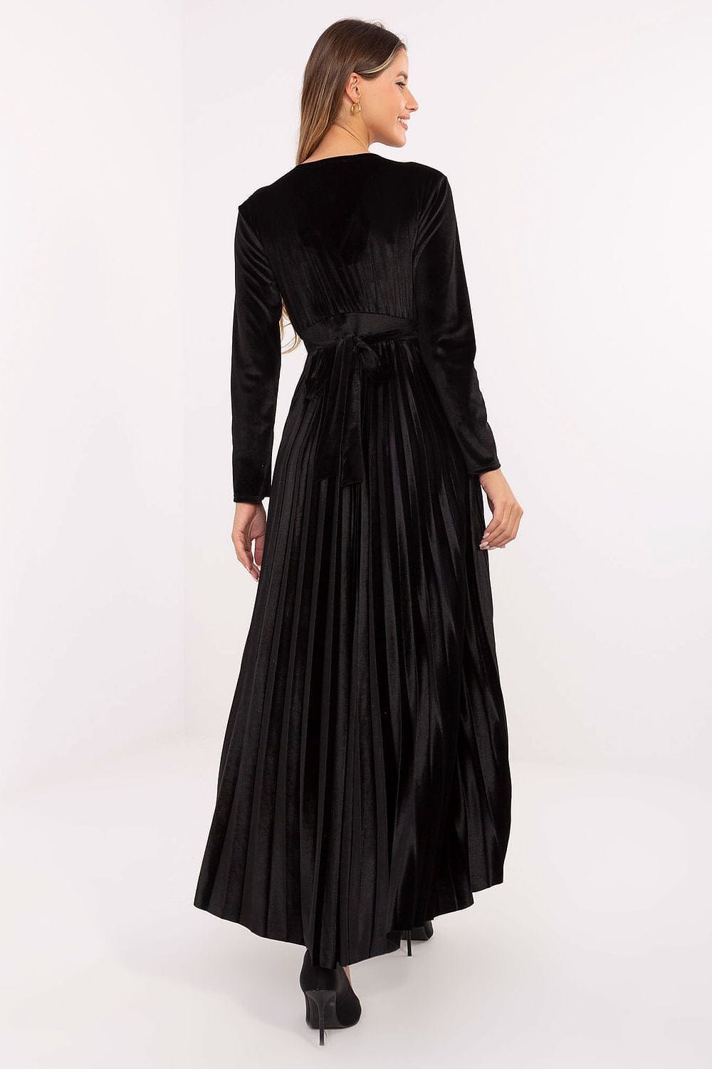 Robe de soirée chic noire longue plissée manches longues élégante dos ceinturé pour mariage invitée
