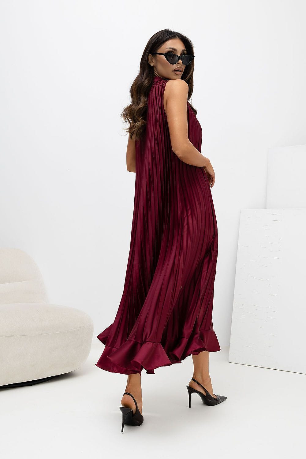 Robe longue soirée chic bordeaux plissée fluide sans manches élégante idéale mariage ou gala femme