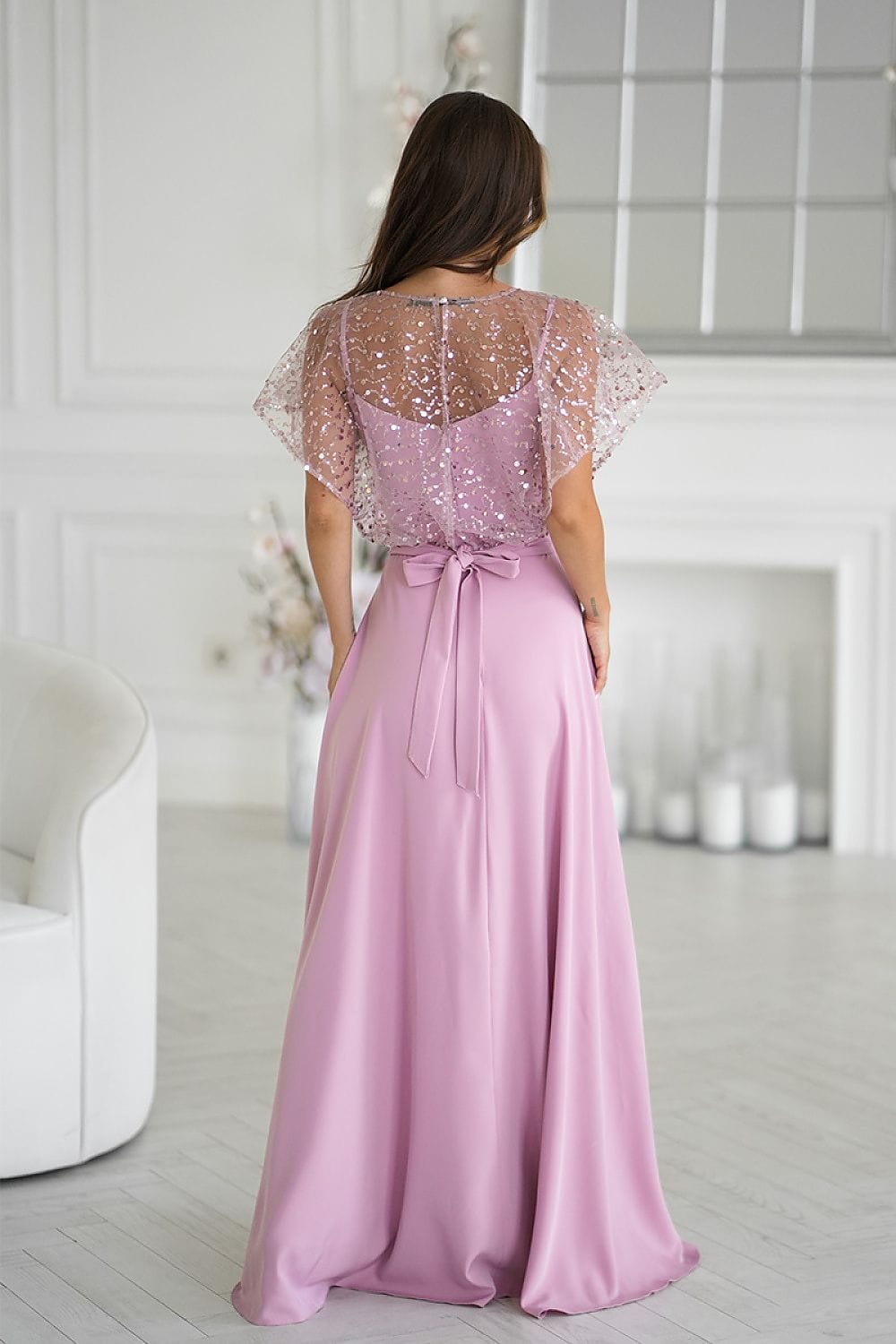Robe de soirée demoiselle d'honneur longue rose poudré chic avec manches courtes et haut en dentelle transparente