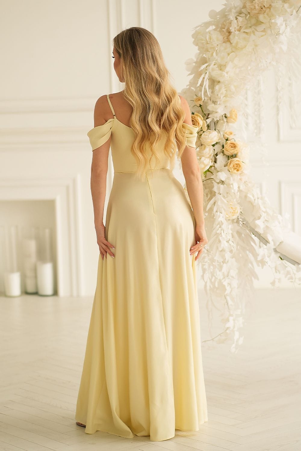Robe longue champagne bohème invitée mariage manches courtes fluide silhouette évasée élégante
