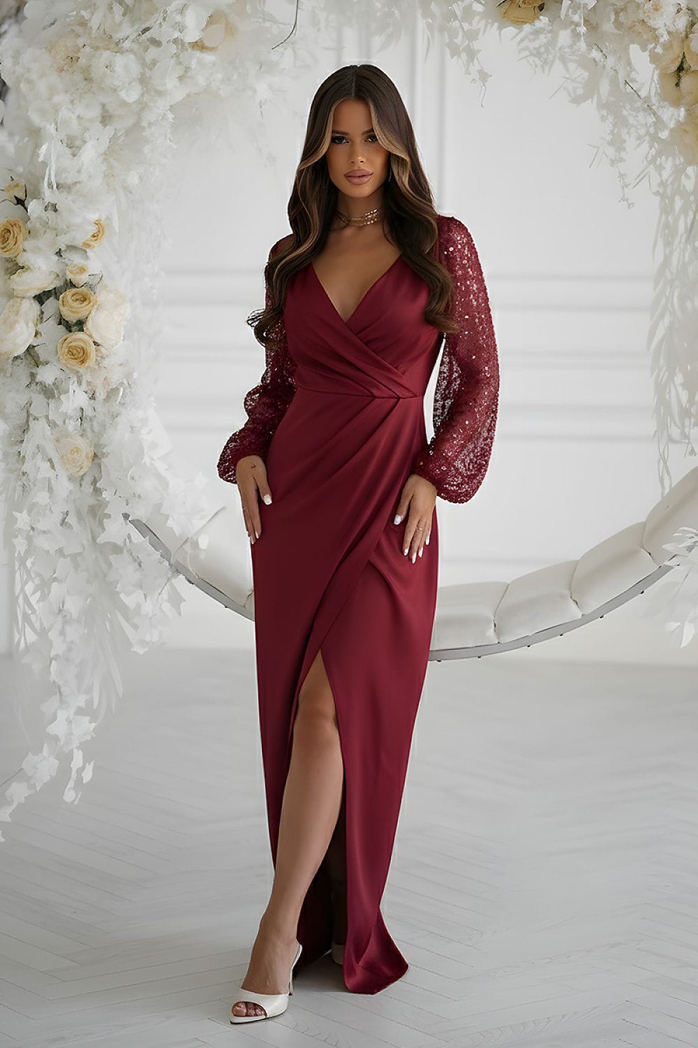 Robe de soirée chic longue bordeaux manches longues décolleté portefeuille élégante pour mariage invité