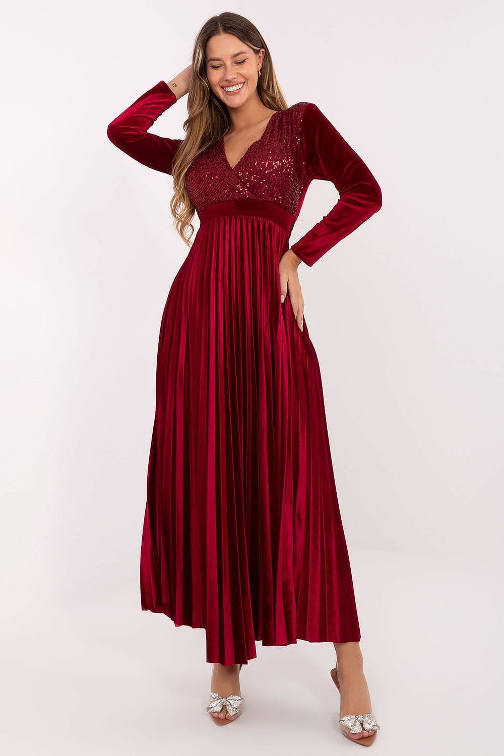 Robe de soirée chic longue bordeaux plissée manches longues décolleté sequins parfaite mariage ou gala