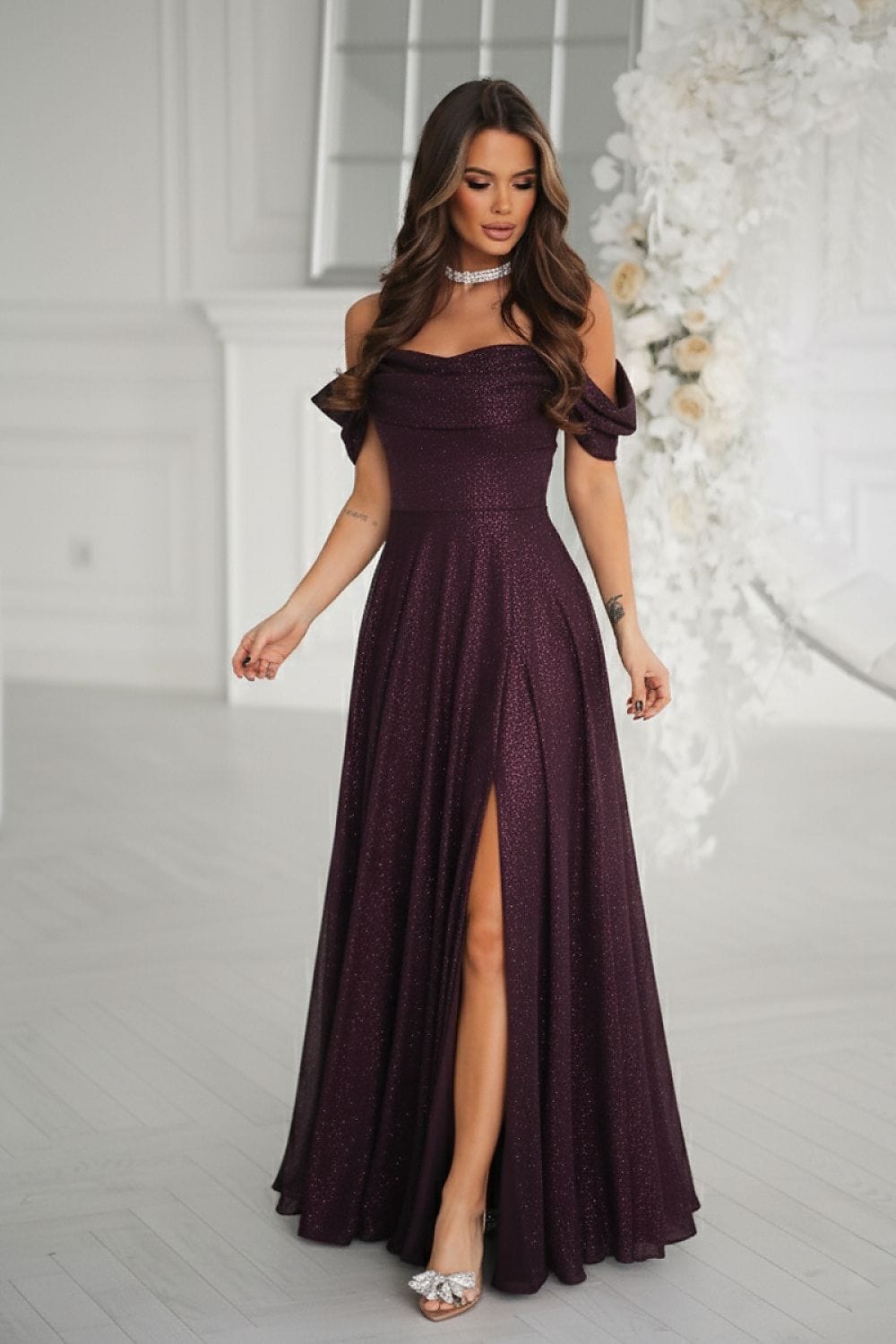 Robe longue soirée chic fendue violette épaules dénudées élégante pour mariage invité ou gala femme