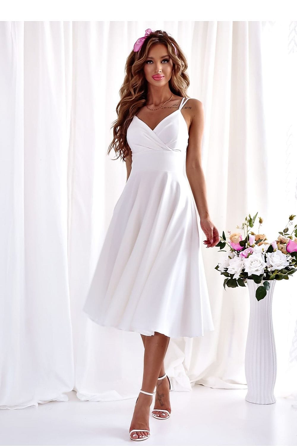 robe de cocktail midi chic évasée verte pour soirée élégante avec jupe trapèze et manches courtes