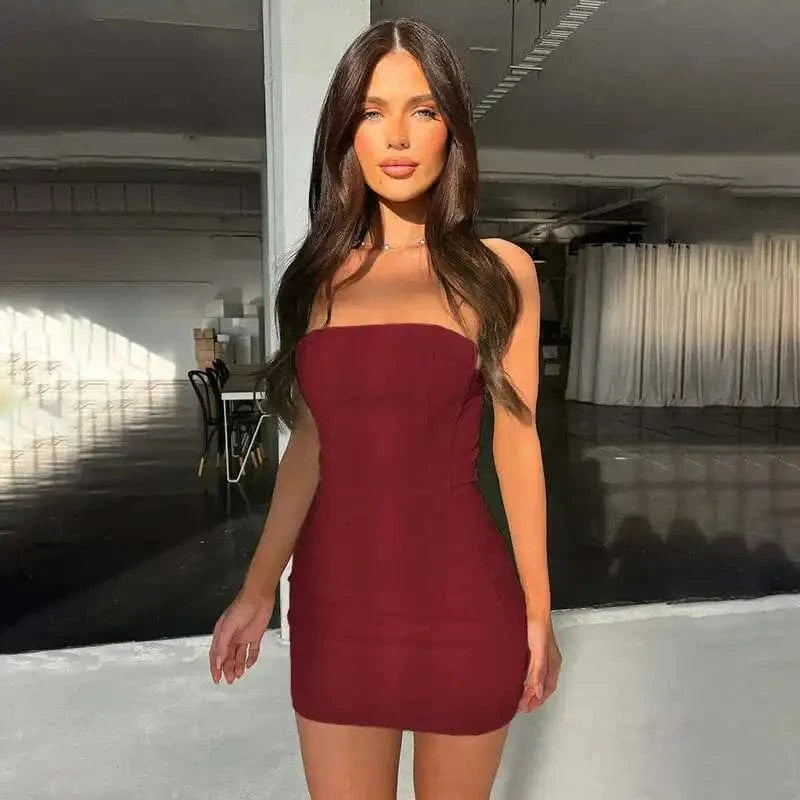 Robe courte moulante soirée chic bordeaux bustier sans manches élégante parfaite pour cocktail d’été