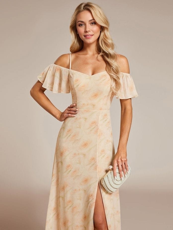 Robe longue été fleurie fendue champagne manches courtes épaules dénudées chic avec pochette tressée