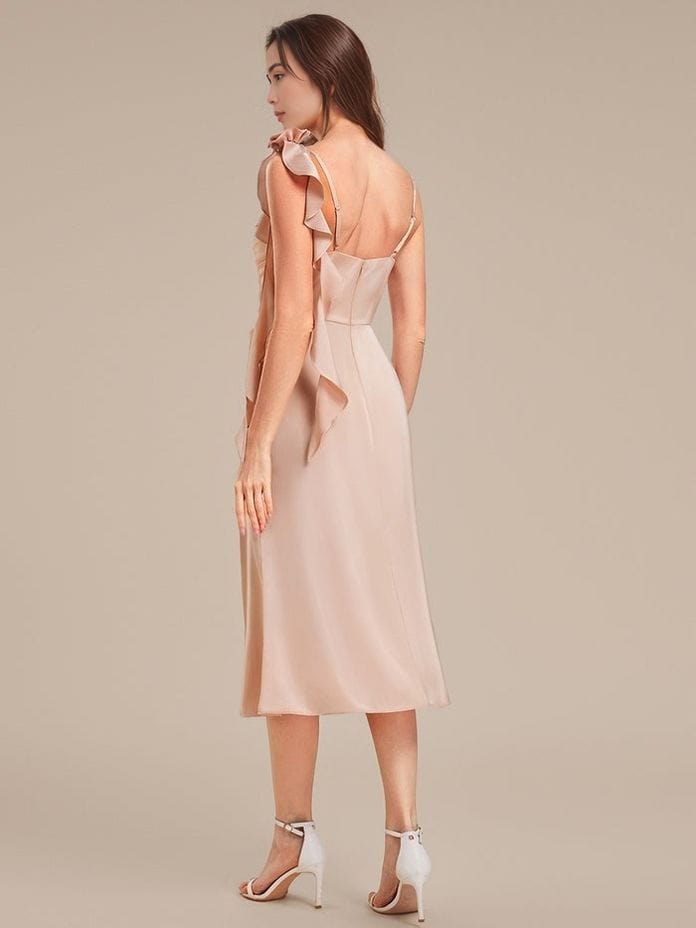 Robe cocktail midi rose poudré bohème chic à bretelles et volants pour mariage invité ou soirée élégante