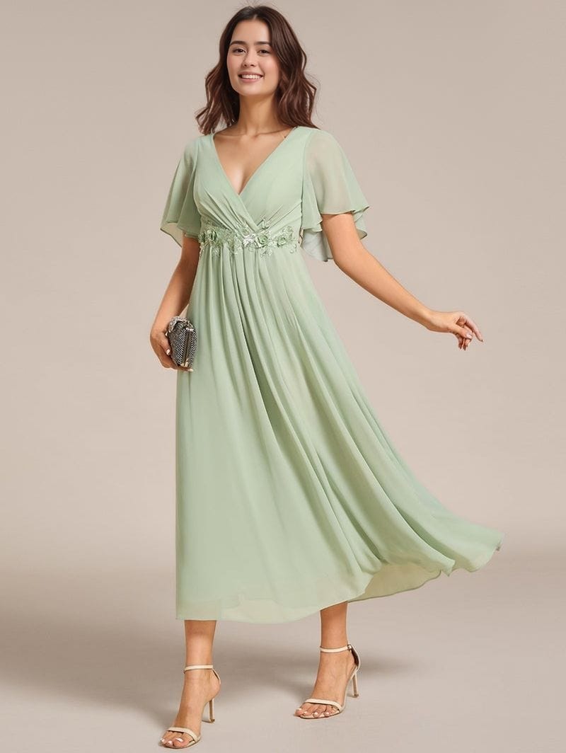 Robe demoiselle d'honneur bohème longue verte fluide manches courtes décolleté v accessoire pochette argentée