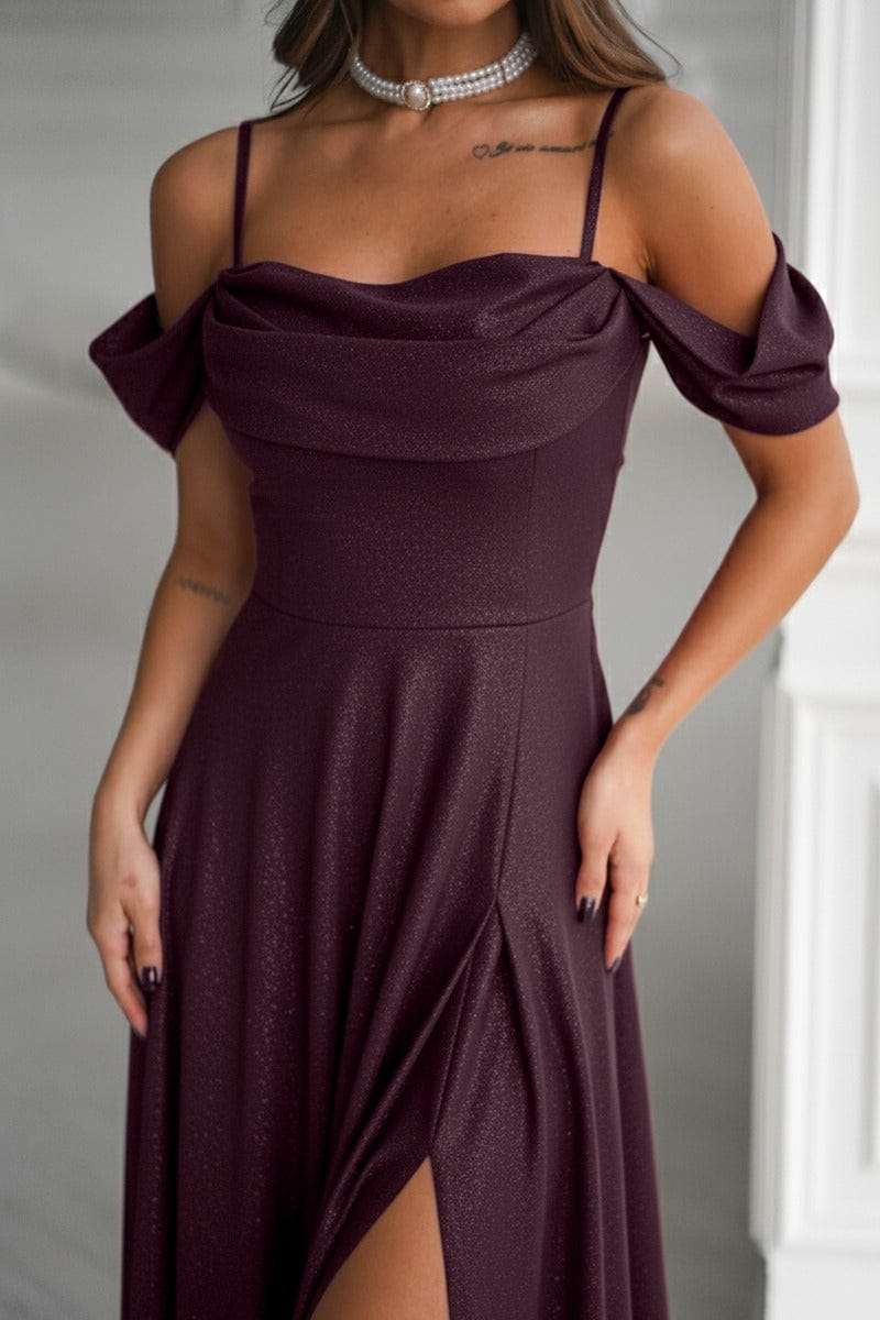 Robe de soirée chic longue bordeaux fendue épaules dénudées fluide pour invitée mariage ou gala élégante