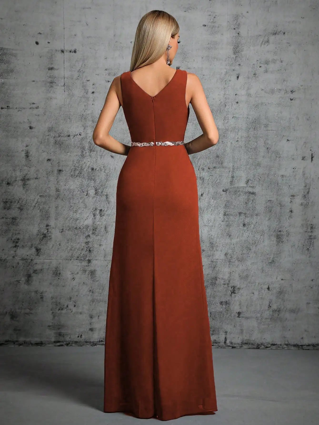 Robe pour soirée de mariage longue terracotta avec ceinture à paillettes