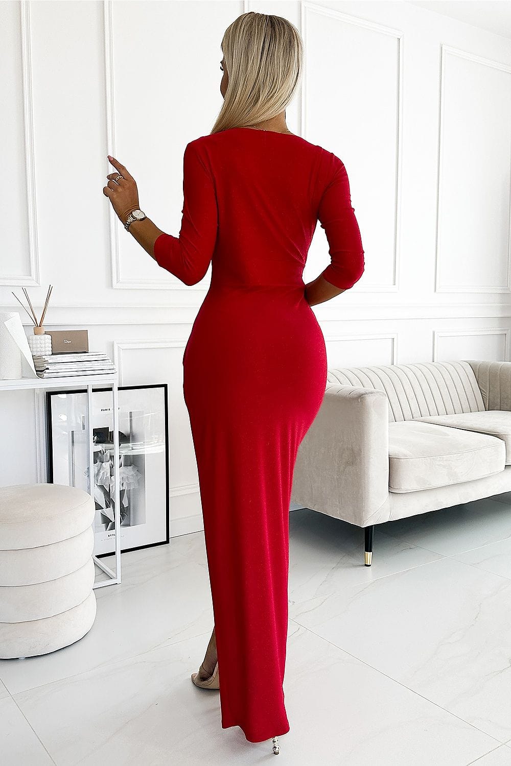 robe soirée chic scintillante longue moulante manches longues dorée décolleté pour nouvel an gala
