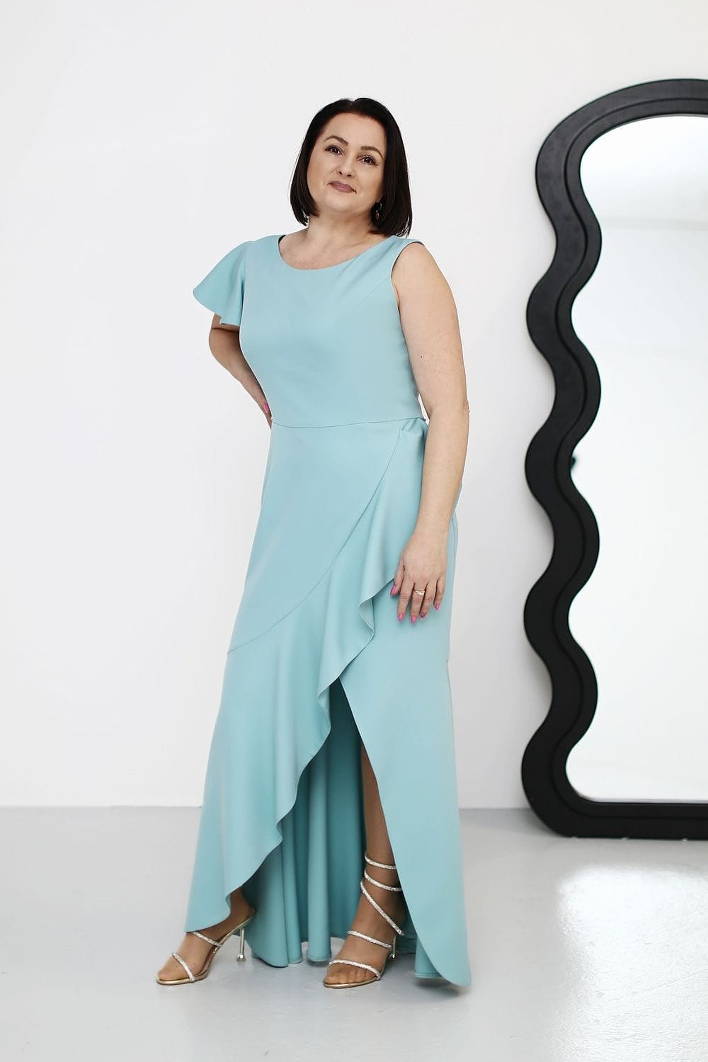 robe de soirée chic longue fendue noire élégante pour mariage ou gala avec fente sexy côté jambe