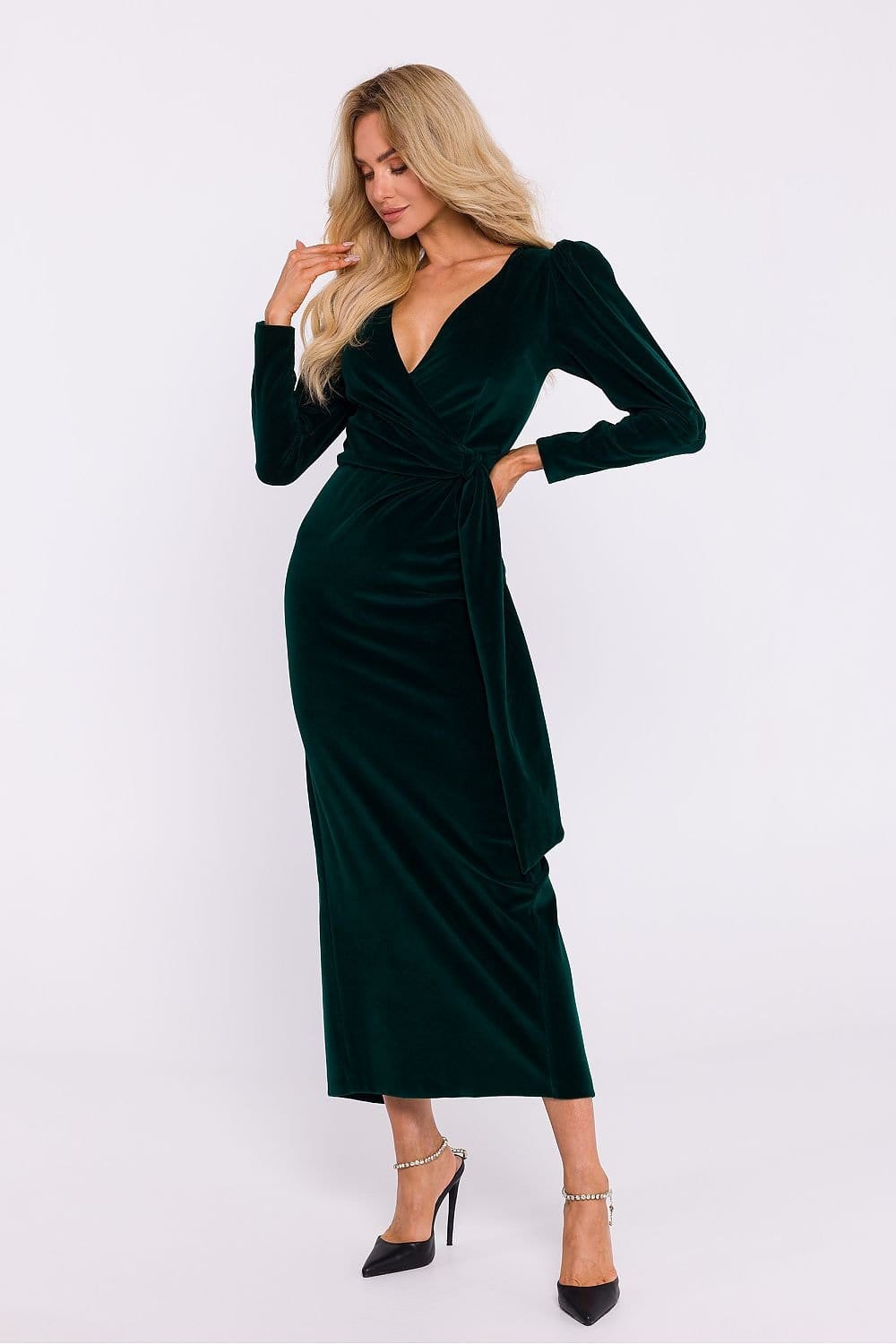Robe de soirée chic verte longue manches longues en velours pour cocktail ou gala.