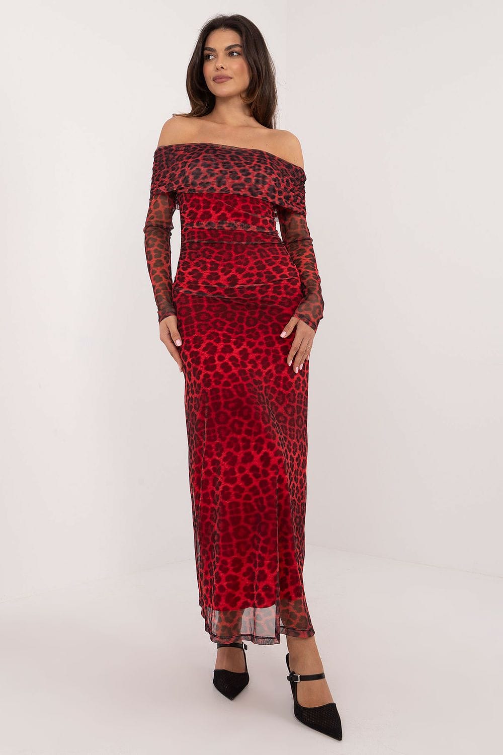 Robe de soirée dos nu rouge longue moulante, parfaite pour une soirée chic ou un événement élégant.