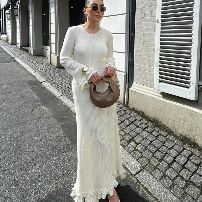 Robe blanche mariage chic longue manches longues pour soirée d'automne-hiver, élégance assurée