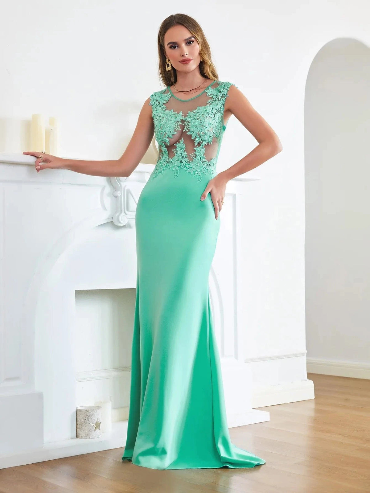 robe de soirée sexy longue moulante transparente haut décolleté sans manches noire élégante