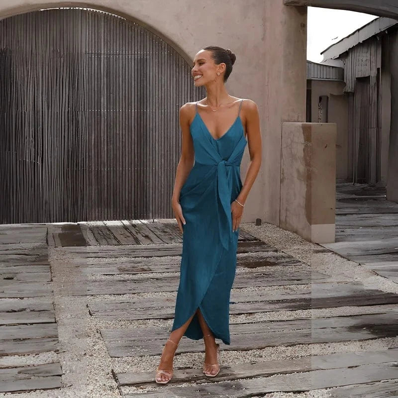 robe longue satinée pour mariage invité chic en satin fluide couleur champagne élégante et habillée