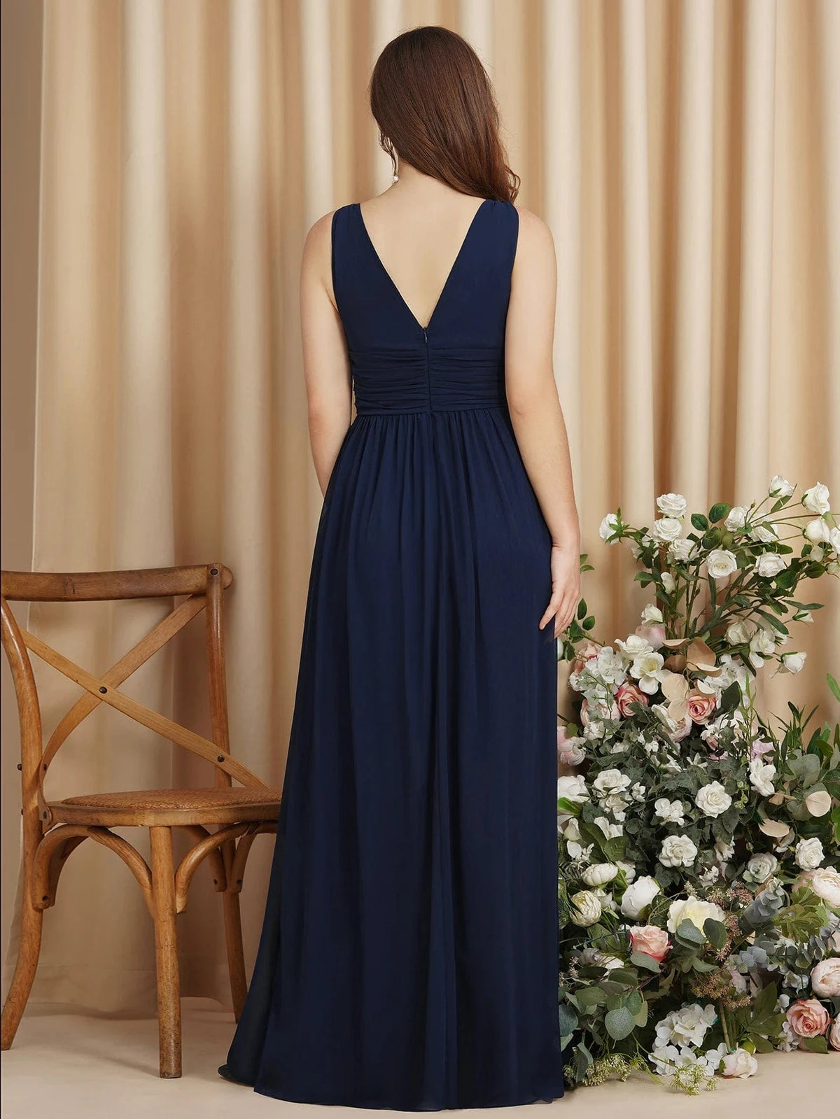robe demoiselle d'honneur chic bleue longue coupe trapèze avec manches courtes élégante et fluide
