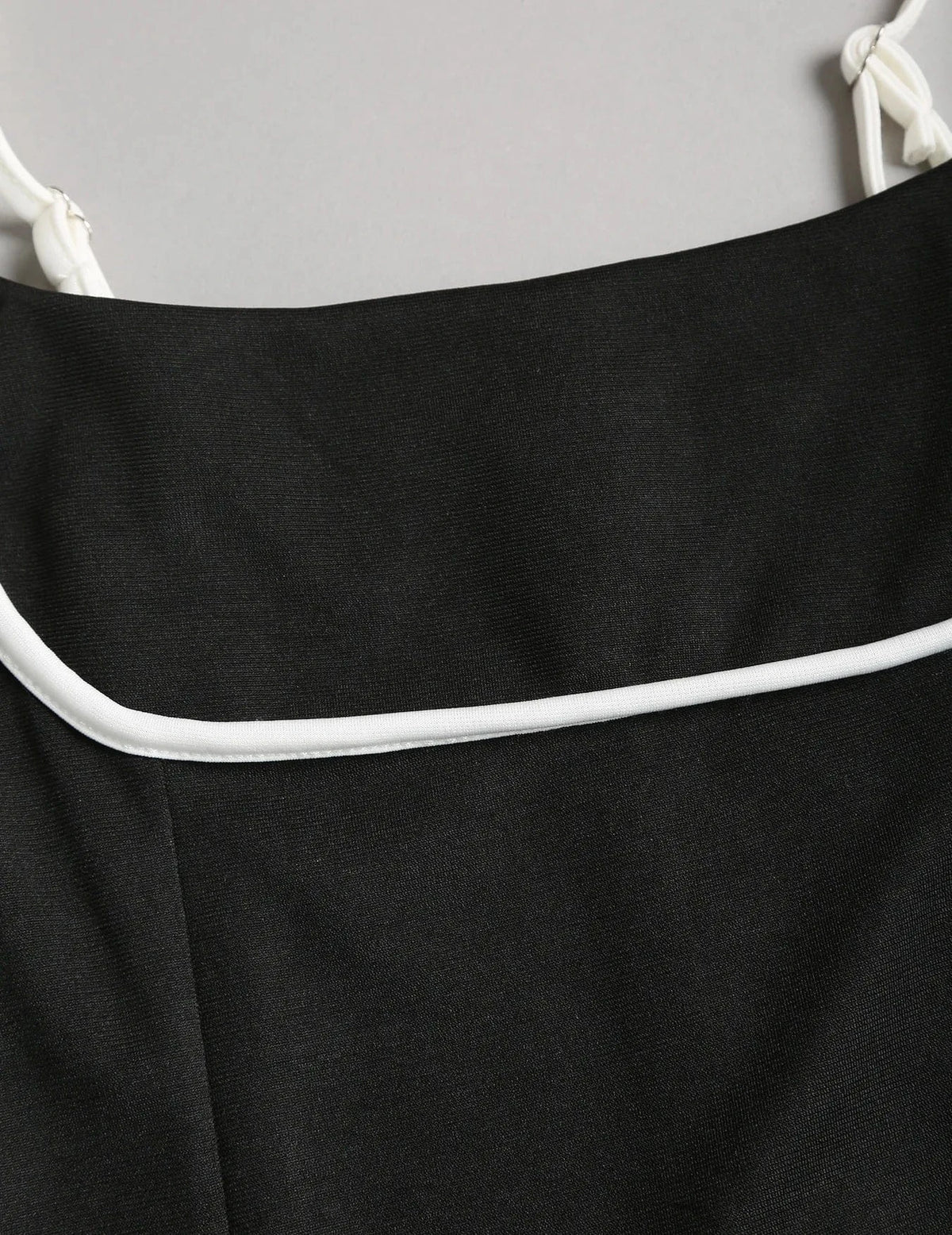 robe de soirée moulante longue chic noire décolleté fendue sans manches élégante pour mariage invité