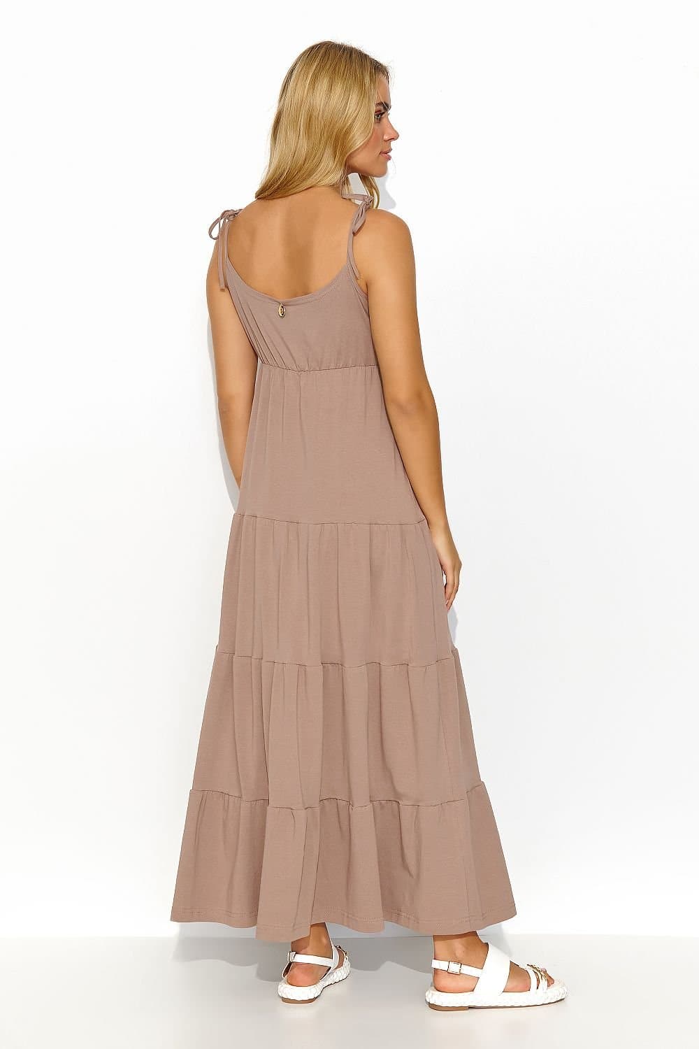 Robe longue couleur terracotta style empire pour occasion décontractée ou plage avec dos nu et sans manches, idéale pour l'été.