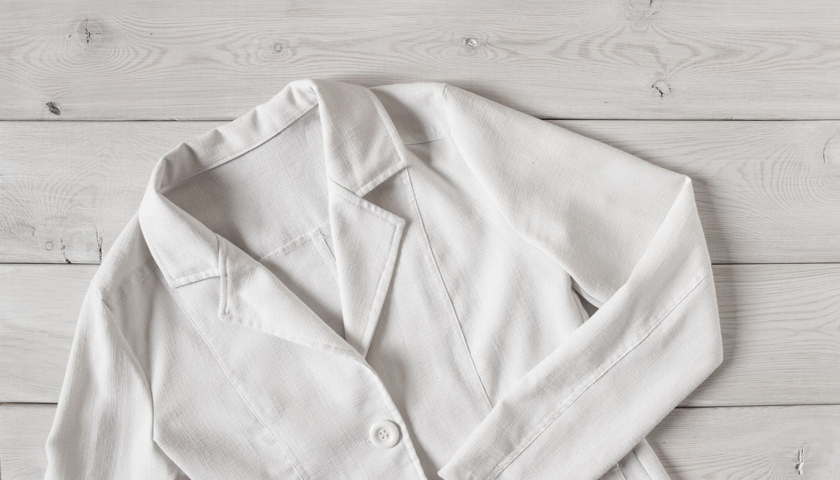veste blanche pour une robe longue