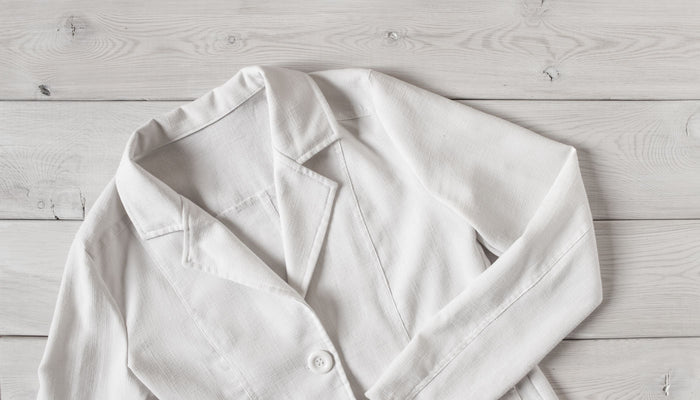 veste blanche pour une robe longue