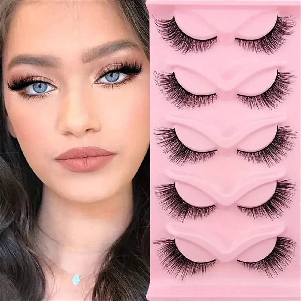 Faux cils œil de chat longs et recourbés style soirée chic noire pour effet glamour intense