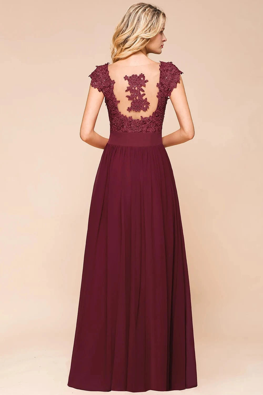 robe demoiselle d'honneur chic longue violette trapèze en dentelle avec manches courtes élégantes
