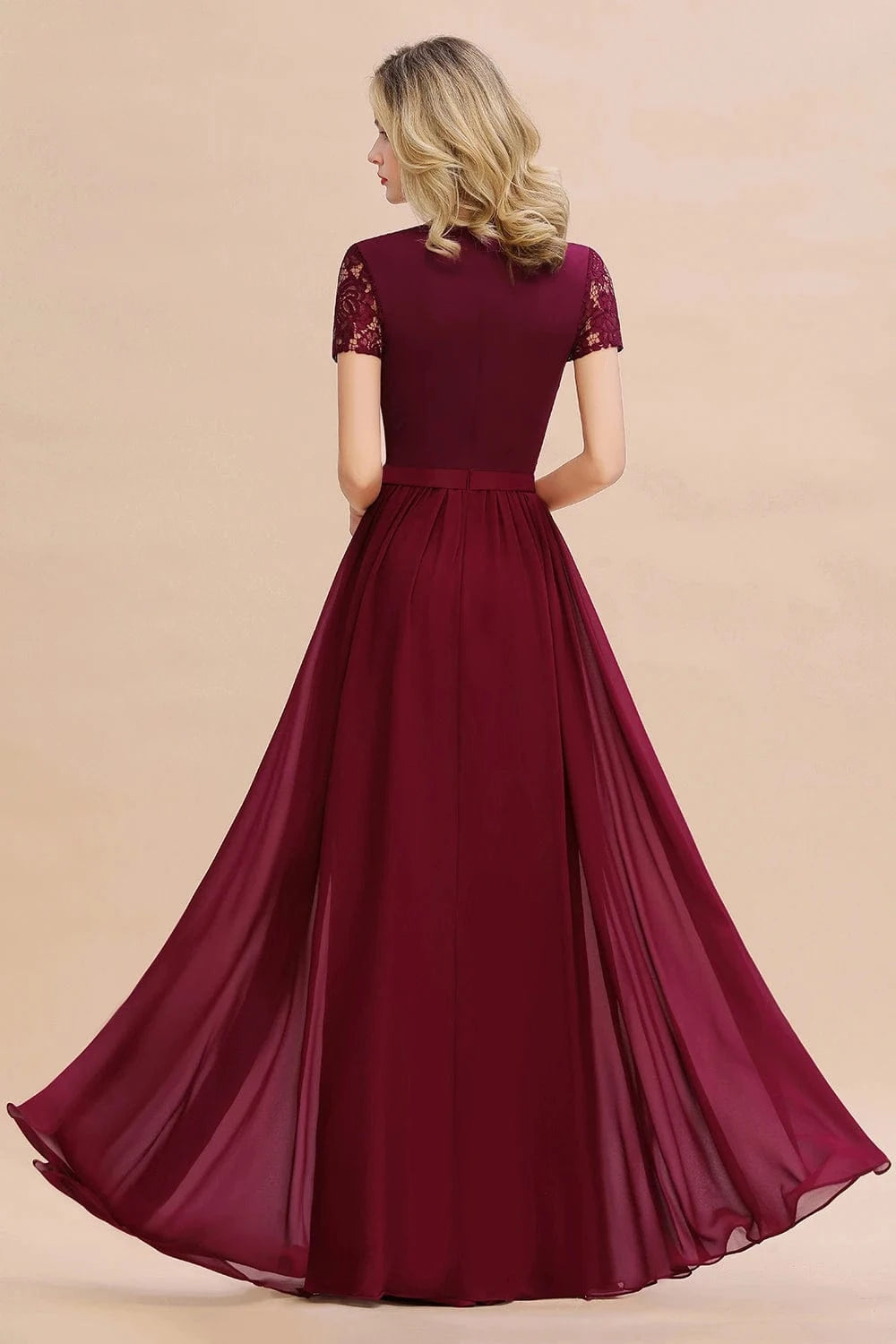 robe demoiselle d'honneur chic pour mariage invitée en été coupe trapèze manches courtes rose poudré