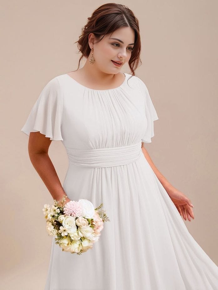 Robe mariage grande taille blanche longue fluide manches courtes trapèze bohème chic femme avec bouquet