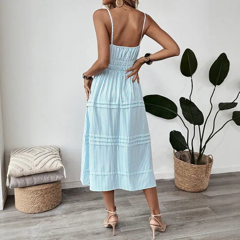 Robe bleue rayée à bretelles fines