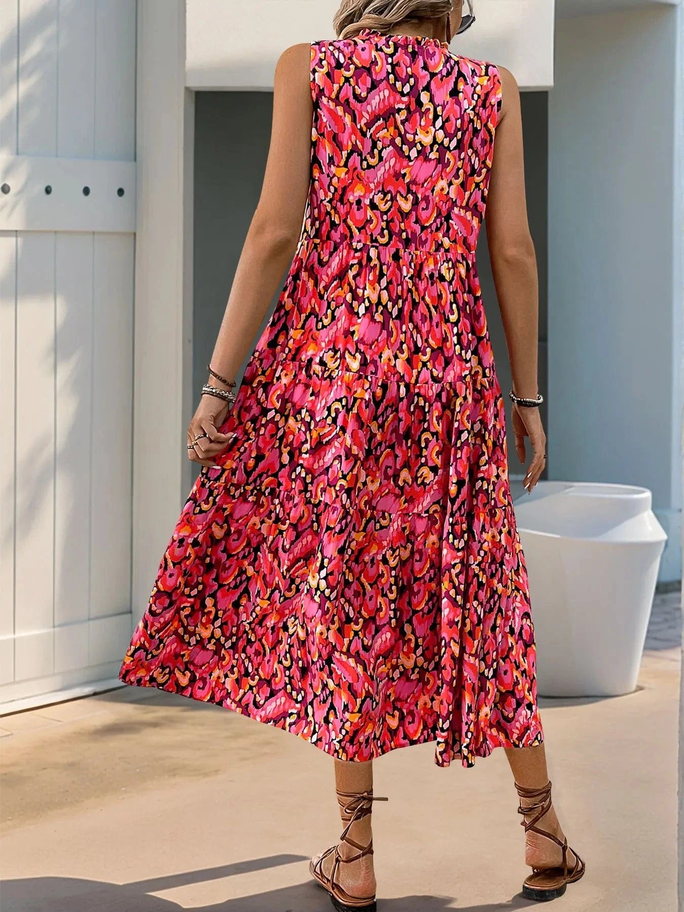 robe bohème sans manches fleurie longue parfaite pour un mariage d’été ou une cérémonie champêtre