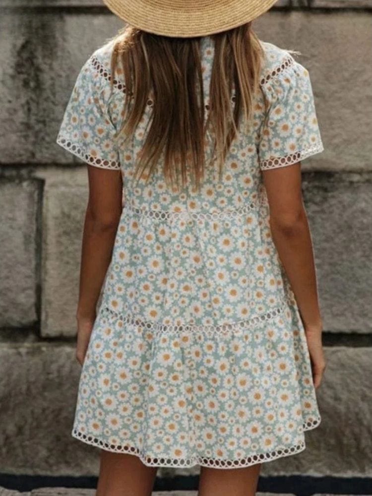 Robe courte fleurie été bohème manches courtes trapèze bleu avec chapeau paille pour sortie casual