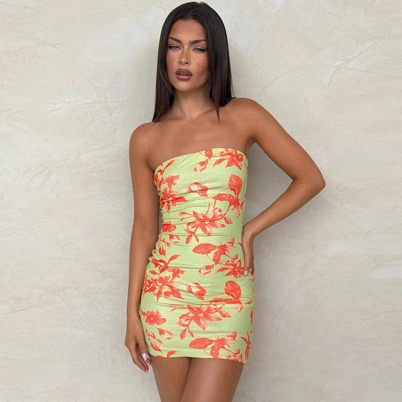 Robe courte fleurie moulante sans manches verte et orange été sexy style décolleté idéale soirée plage