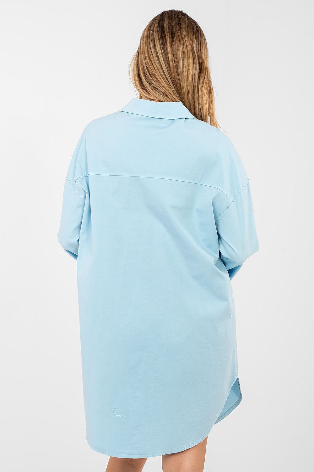 Robe chemise courte bleu manches longues style casual fluide femme idéale pour l’été ou sortie plage